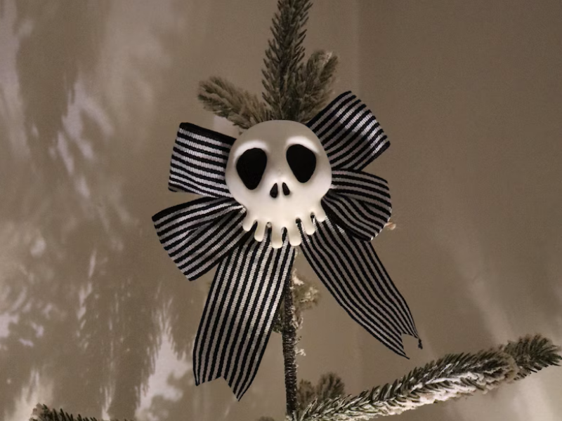 mini_skull_tree_topper_mounted